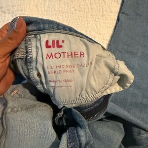 Mother Jeans - Lil Mid Rise Dazzler Ankle Fray